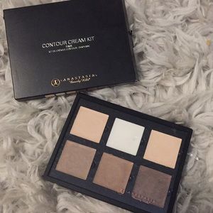 Anastasia Beverly Hills cream contour kit